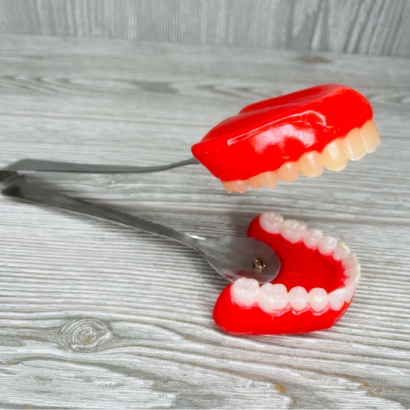 Vintage 70s 80s Unusual Dentist Dental Plastic Tongs novelty chomper tongs - Picture 4 of 6